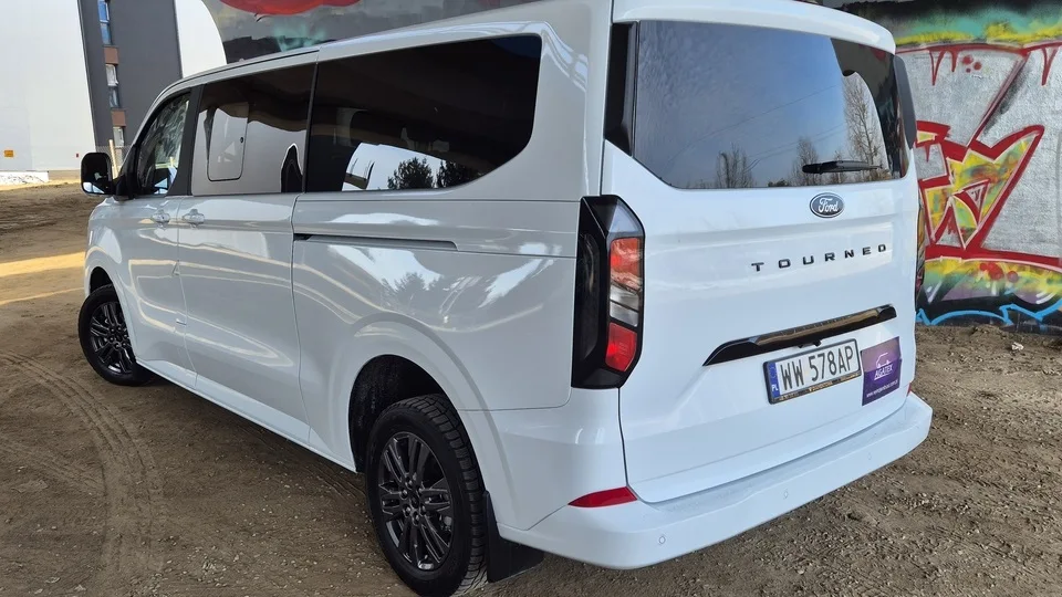 Ford Tourneo rocznik 2025, tył