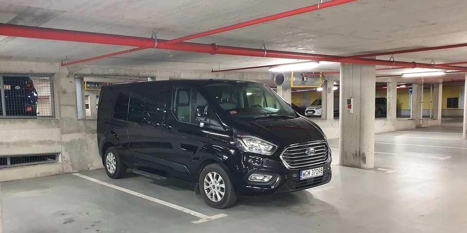 ford Agatexu na parkingu podziemnym w Dubrowniku
