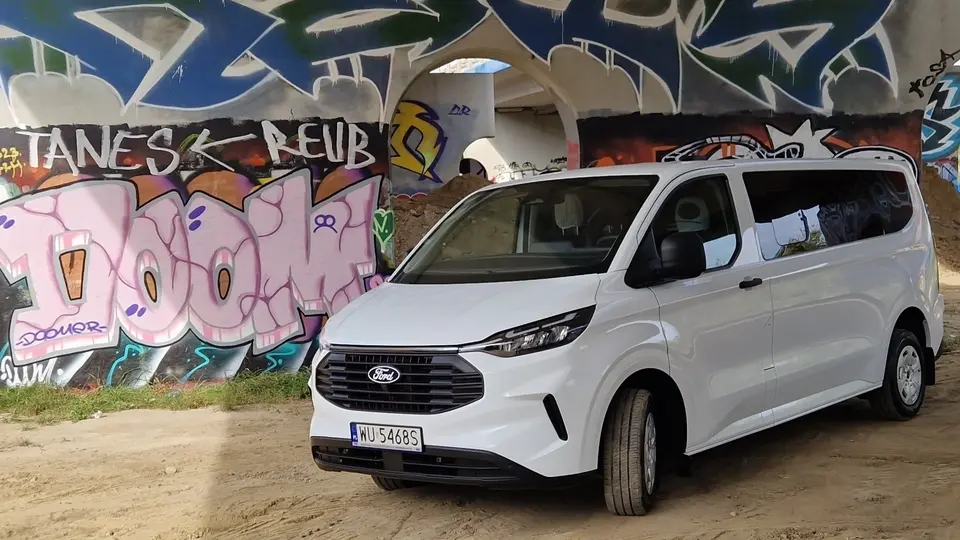 bus z wypożyczalni AGATEX - ford Transit Custom, rok produkcji 2024